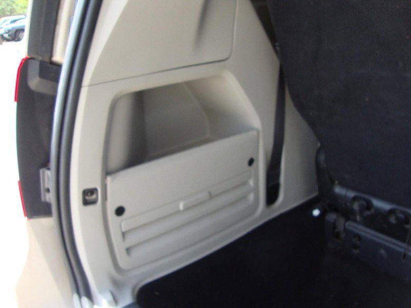 Used 2015 Chrysler Town & Country Touring w/ Driver Convenience Group image 16