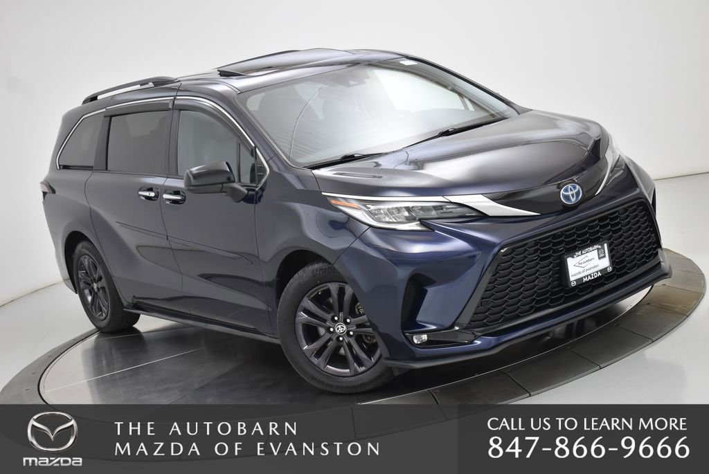 Used 2024 Toyota Sienna XSE AWD/4WD image 2
