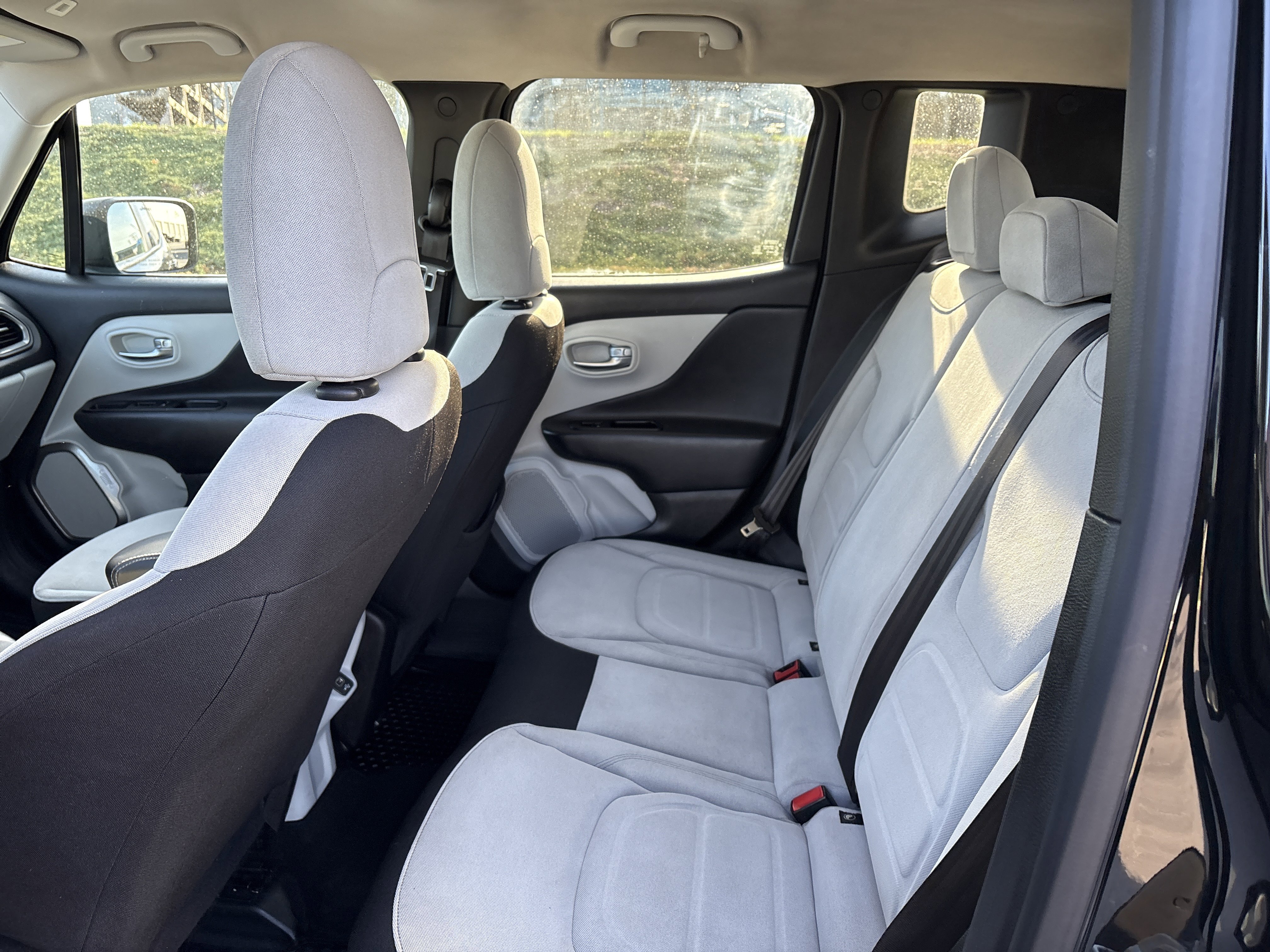 Used 2022 Jeep Renegade Latitude image 32