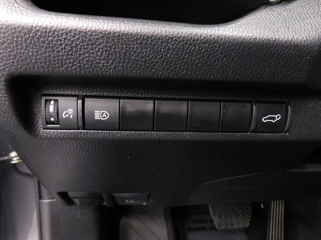 Used 2023 Toyota RAV4 XLE Premium image 20
