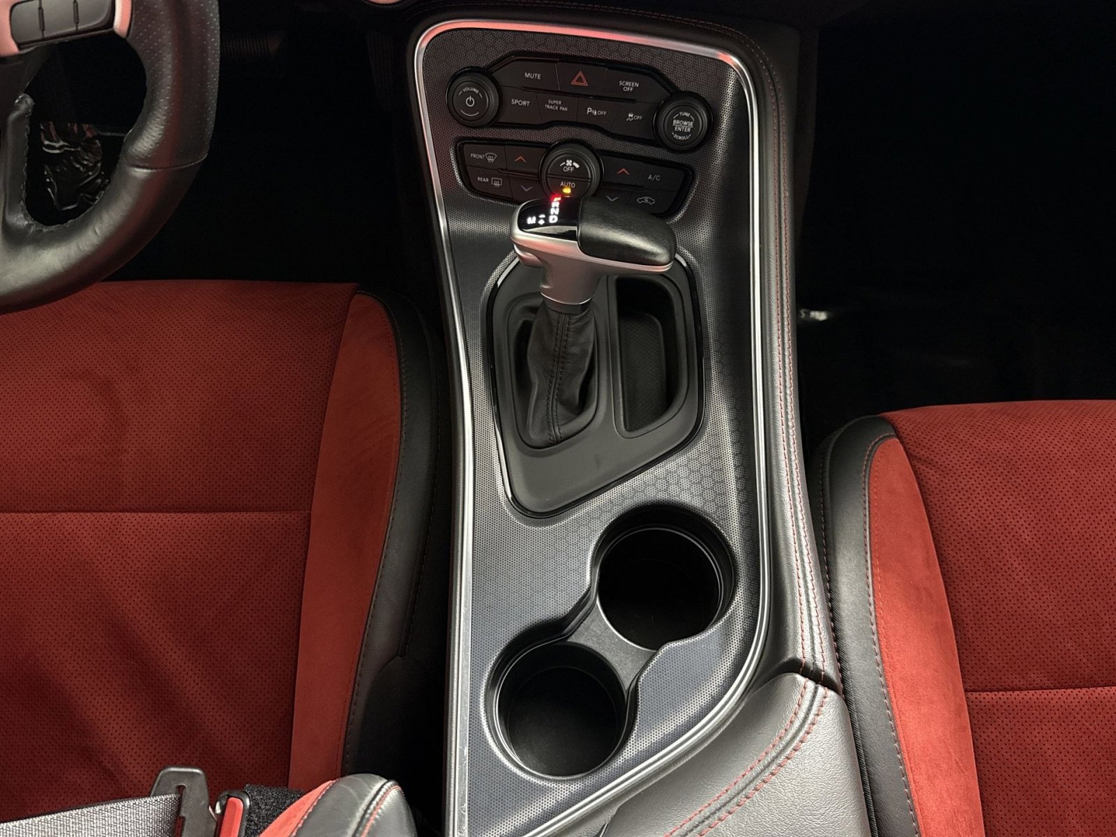 Used 2018 Dodge Challenger R/T Scat Pack w/ Dynamics Package RWD image 22