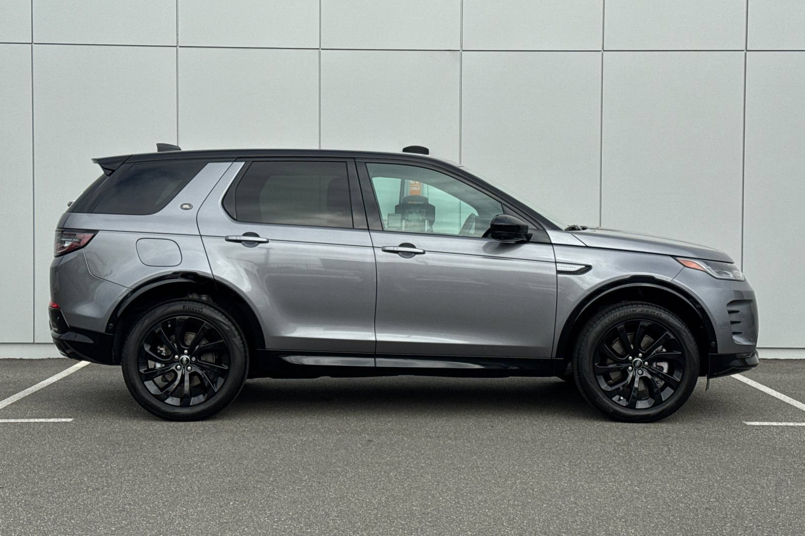 Certified 2025 Land Rover Discovery Sport Dynamic SE AWD/4WD image 6