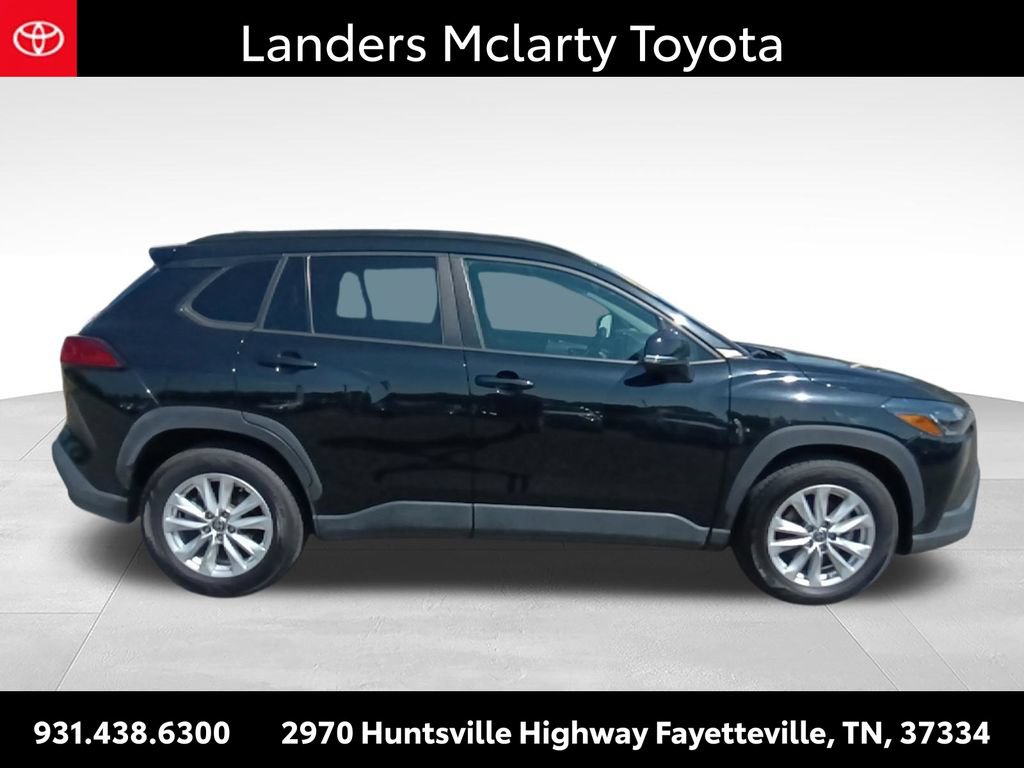 Used 2023 Toyota Corolla Cross LE FWD image 2