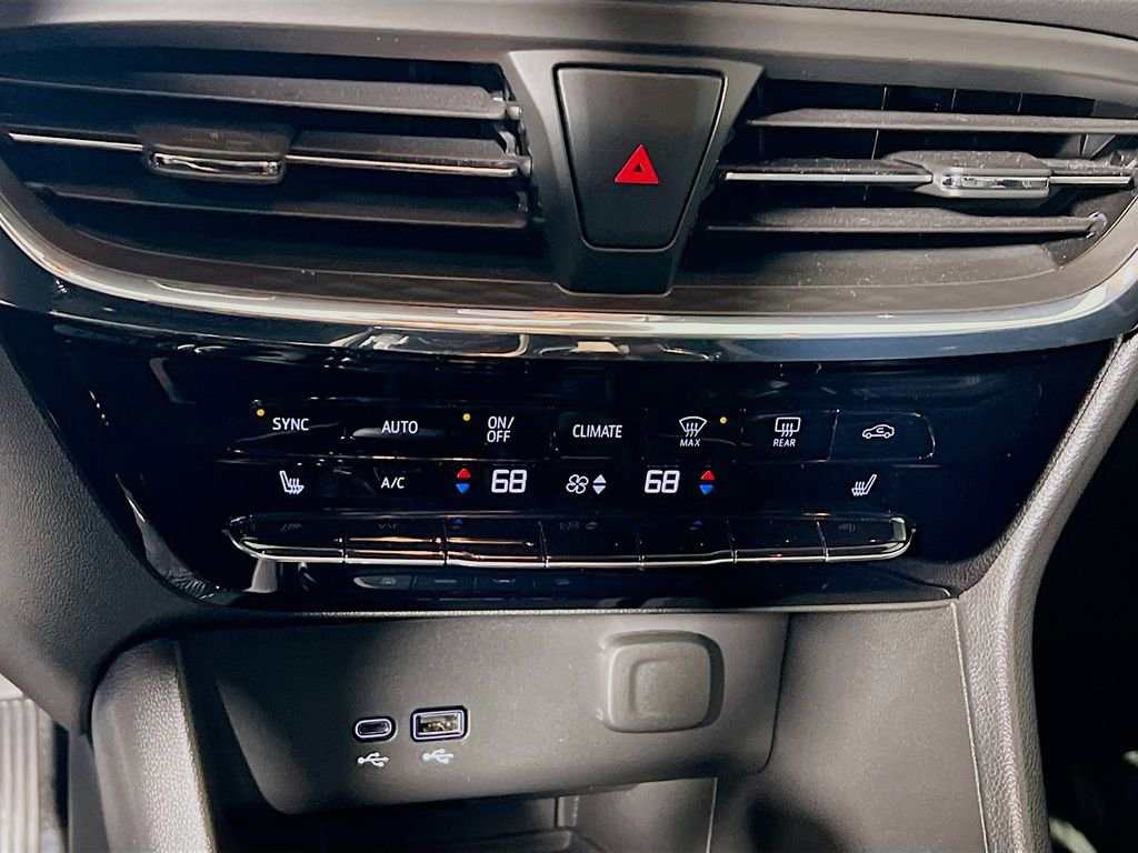 Used 2025 Buick Encore GX Avenir w/ Avenir Technology Package image 15