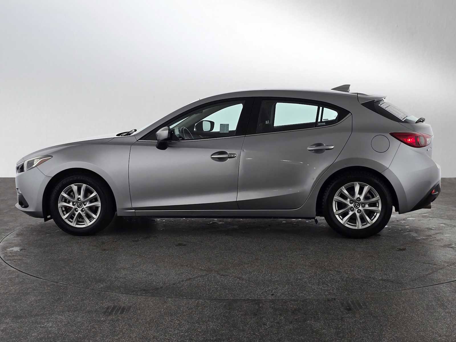Used 2016 MAZDA MAZDA3 i Touring w/ Popular Equipment Package image 6