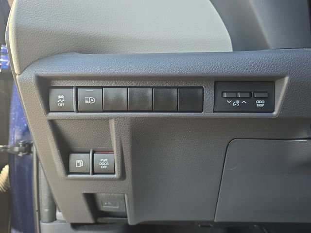 Used 2024 Toyota Sienna Limited image 27