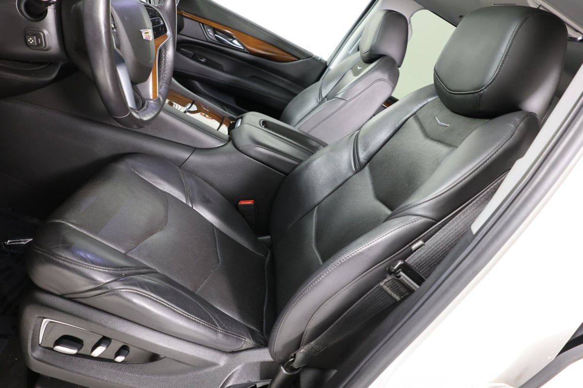 Used 2020 Cadillac Escalade Luxury AWD/4WD image 10
