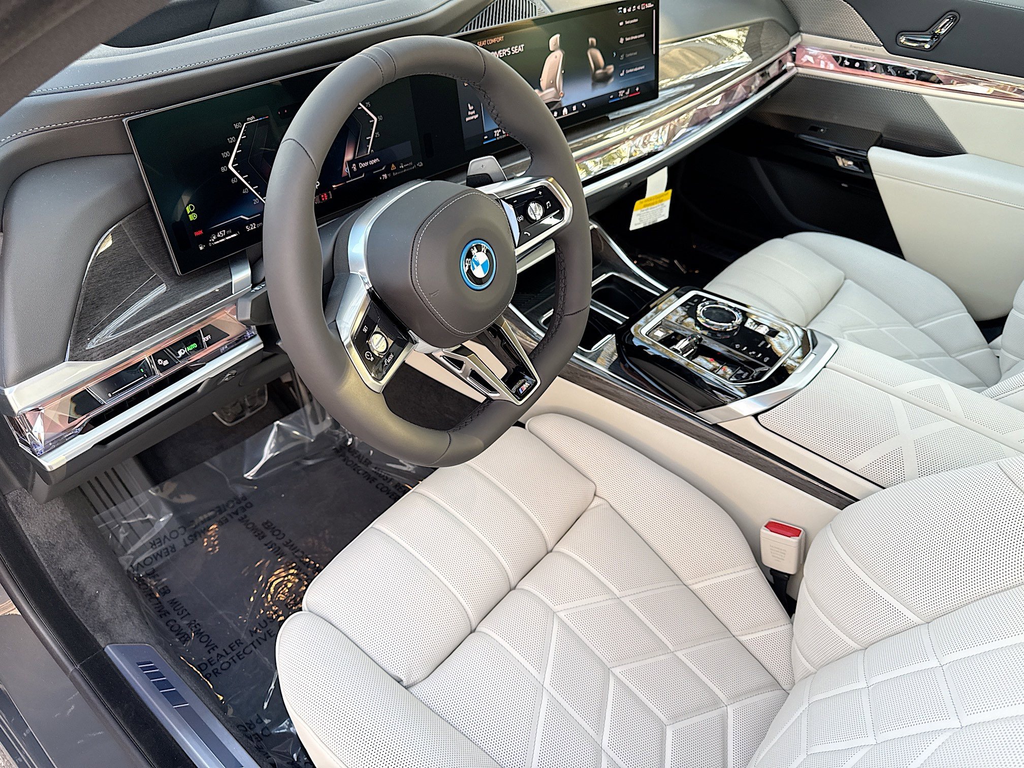 New 2026 BMW 750e xDrive AWD/4WD image 25