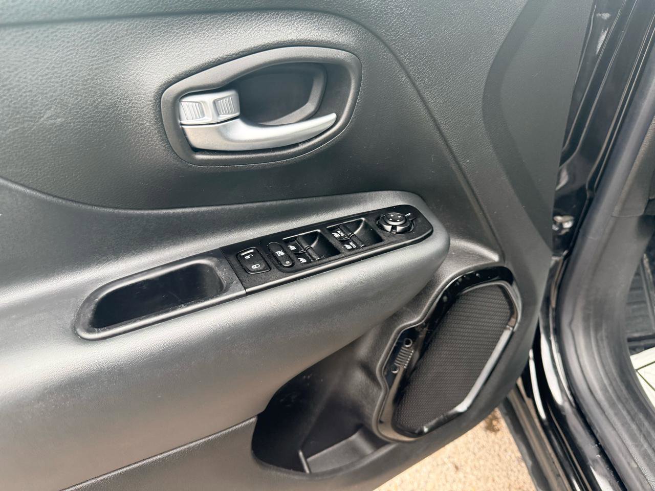 Used 2022 Jeep Renegade Altitude w/ Convenience Group image 15