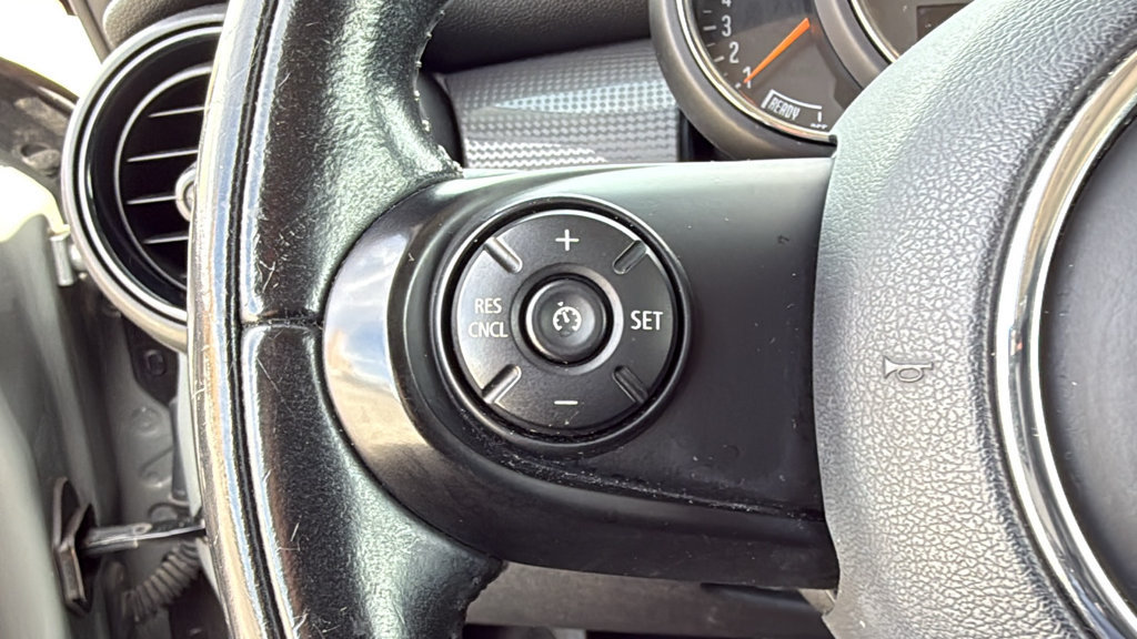 Used 2019 MINI Cooper 2-Door Hardtop w/ Signature Upholstery Package FWD image 26