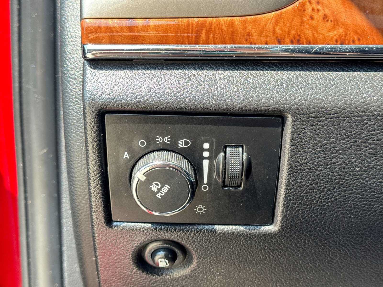 Used 2011 Jeep Grand Cherokee Limited AWD/4WD image 16