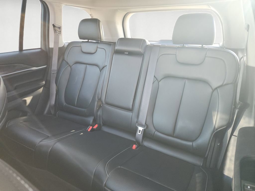 Used 2024 Jeep Grand Cherokee Limited image 13