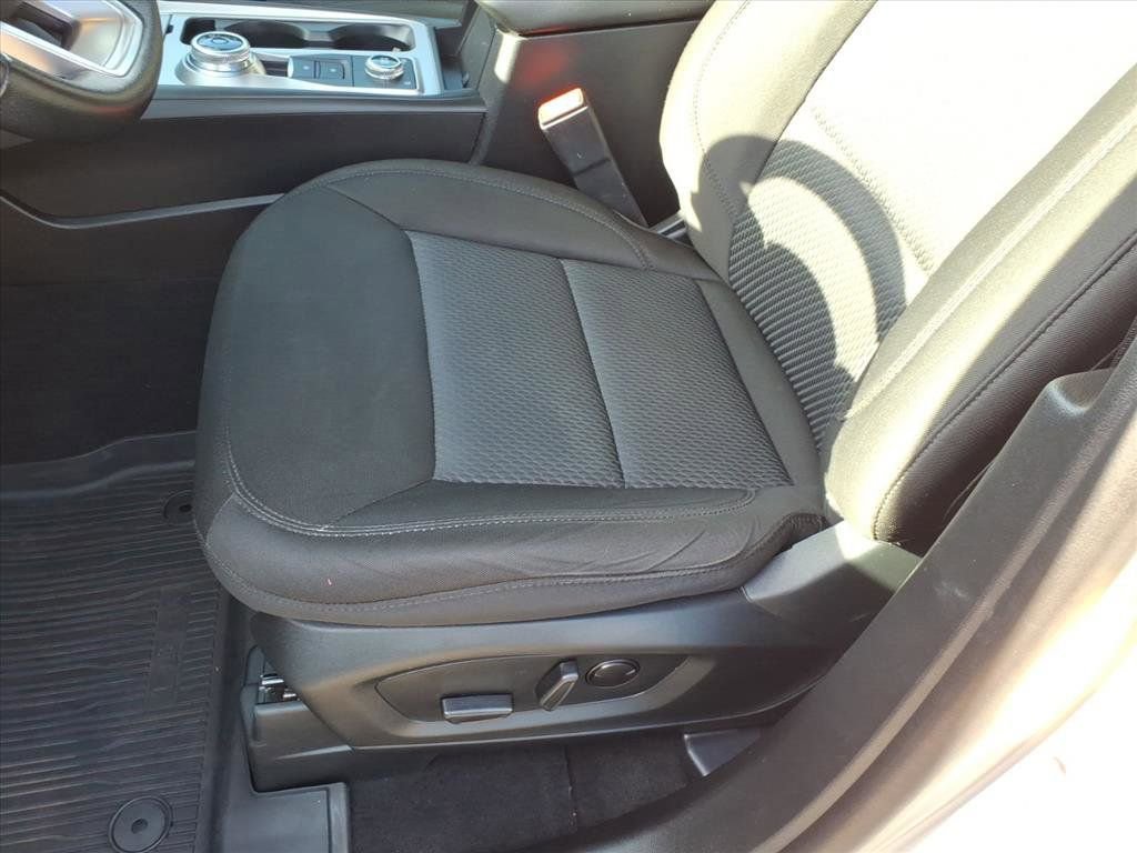 Used 2023 Ford Explorer XLT AWD/4WD image 23