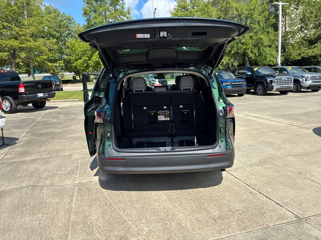 New 2026 Toyota Sienna XLE FWD image 29