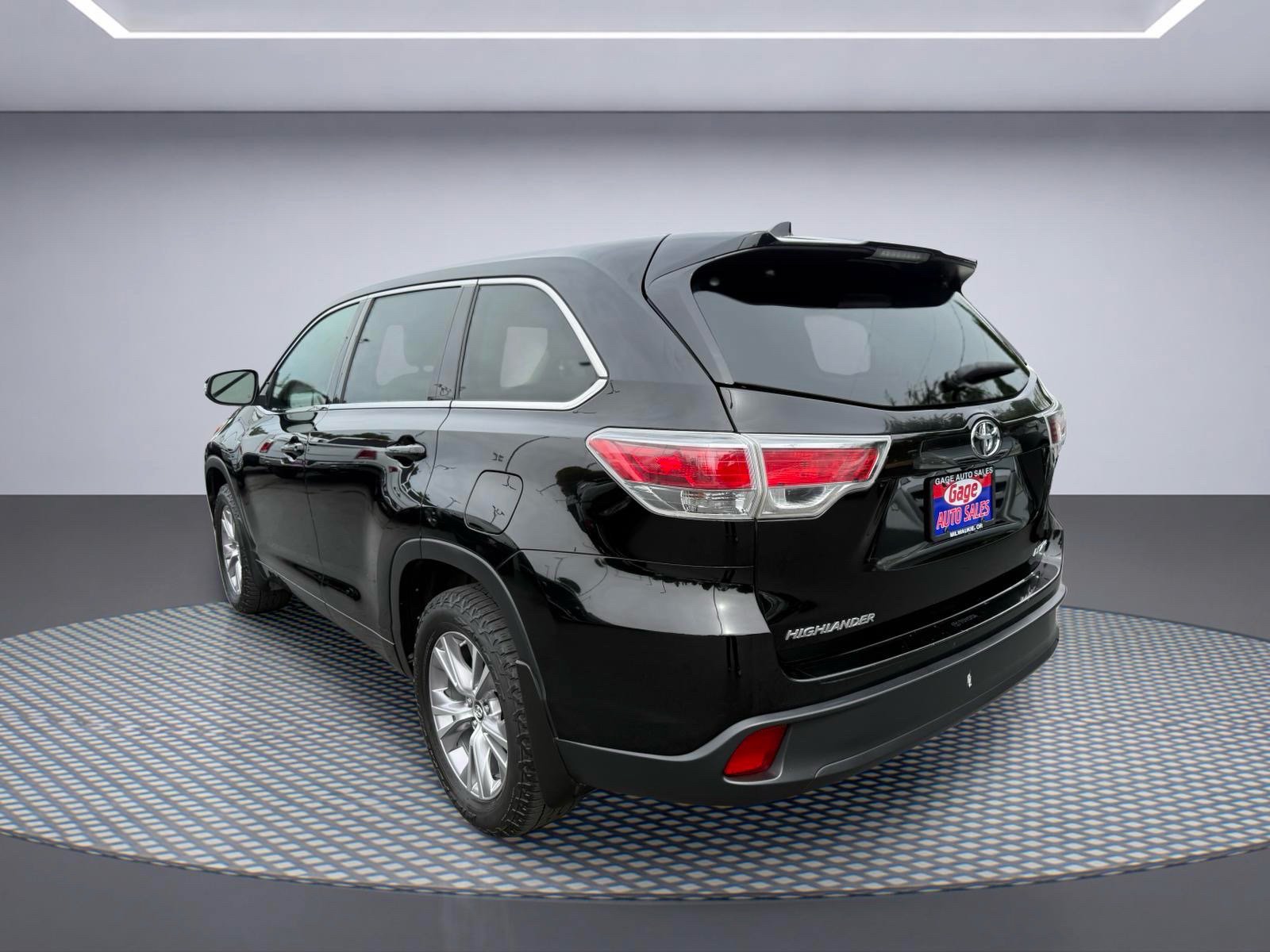 Used 2016 Toyota Highlander Plus AWD/4WD image 4