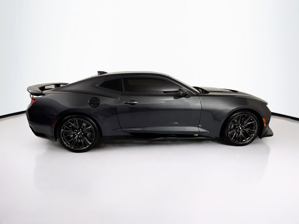 Used 2018 Chevrolet Camaro ZL1 RWD image 4