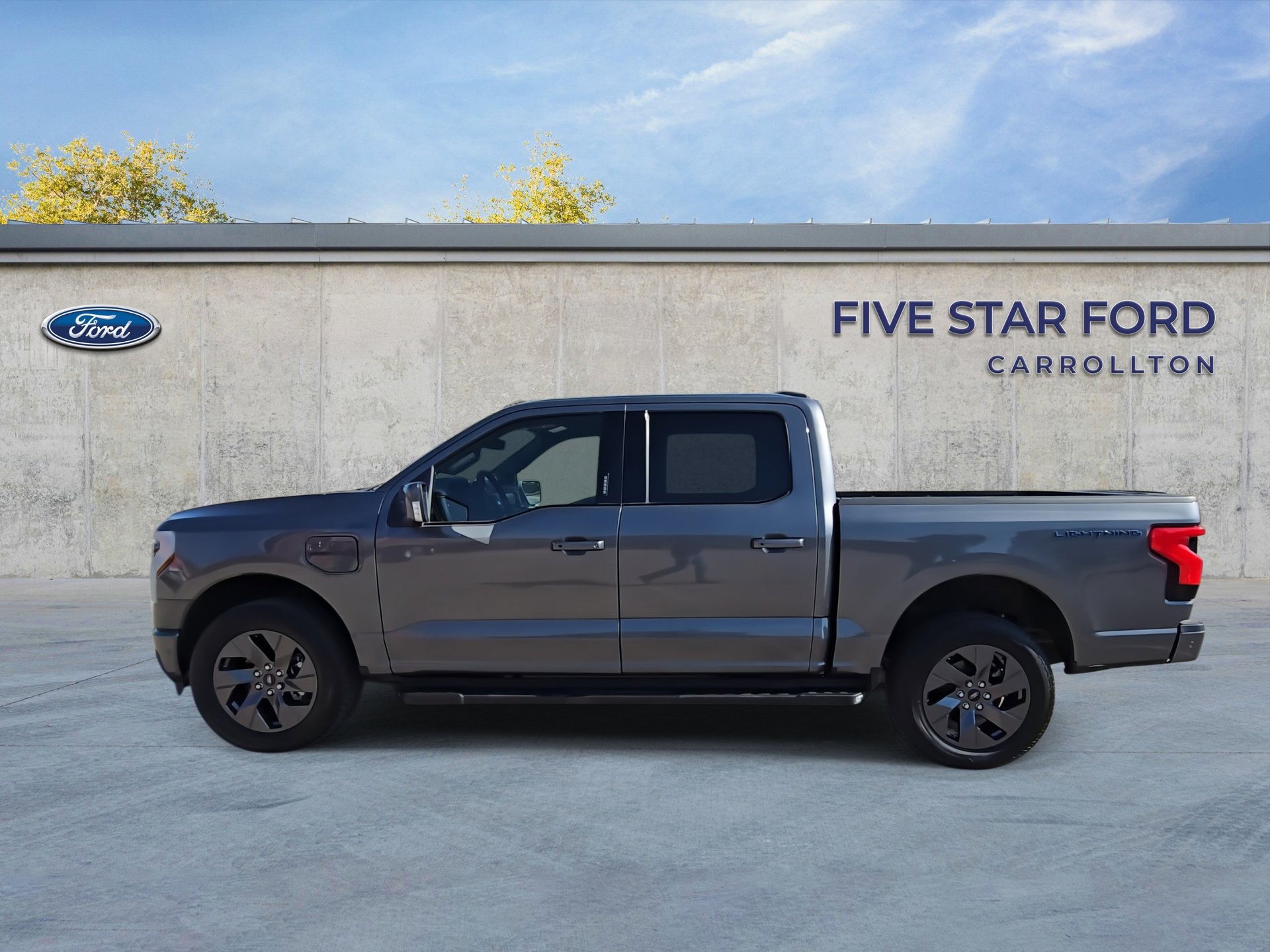 Used 2023 Ford F150 Lightning 4x4 SuperCrew image 6