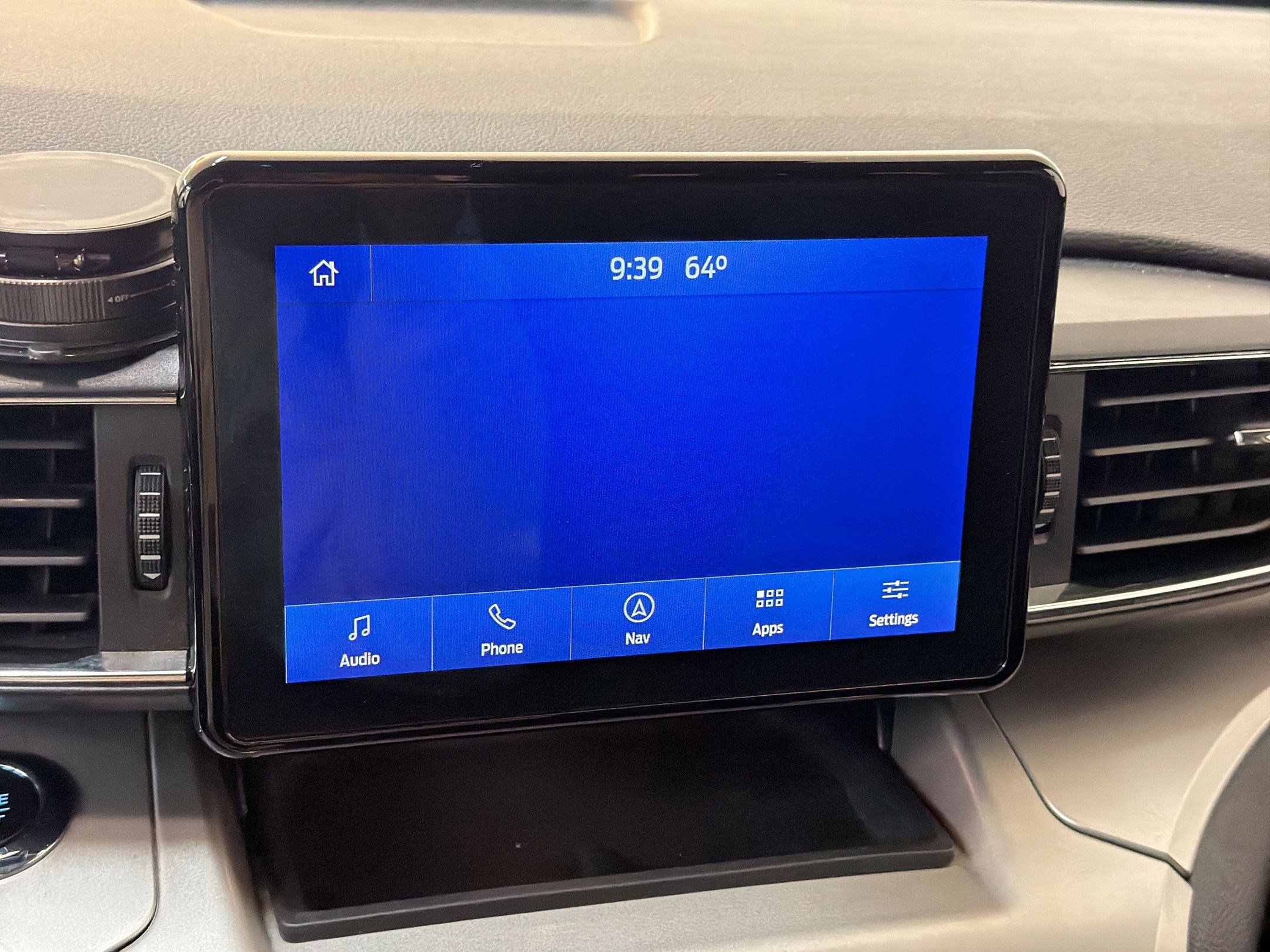 Used 2021 Ford Explorer XLT w/ Equipment Group 202A AWD/4WD image 22