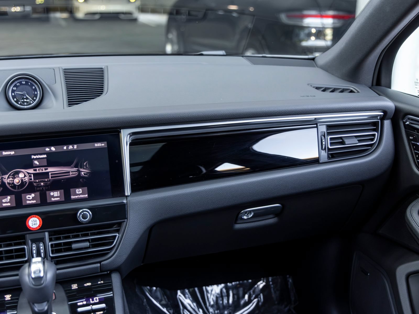 Certified 2026 Porsche Macan AWD/4WD image 49