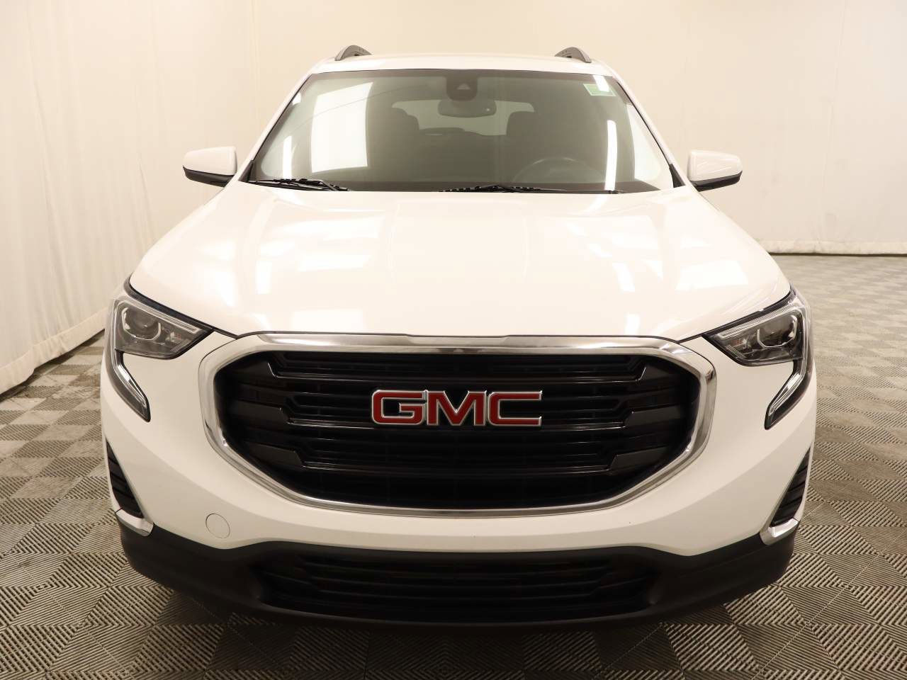 Used 2020 GMC Terrain SLE w/ Driver Convenience Package image 4