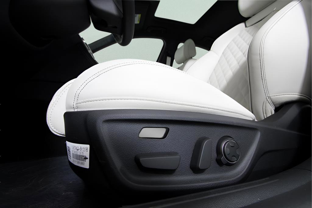 Used 2025 Genesis G70 3.3T Advanced w/ Sport Prestige Package image 53