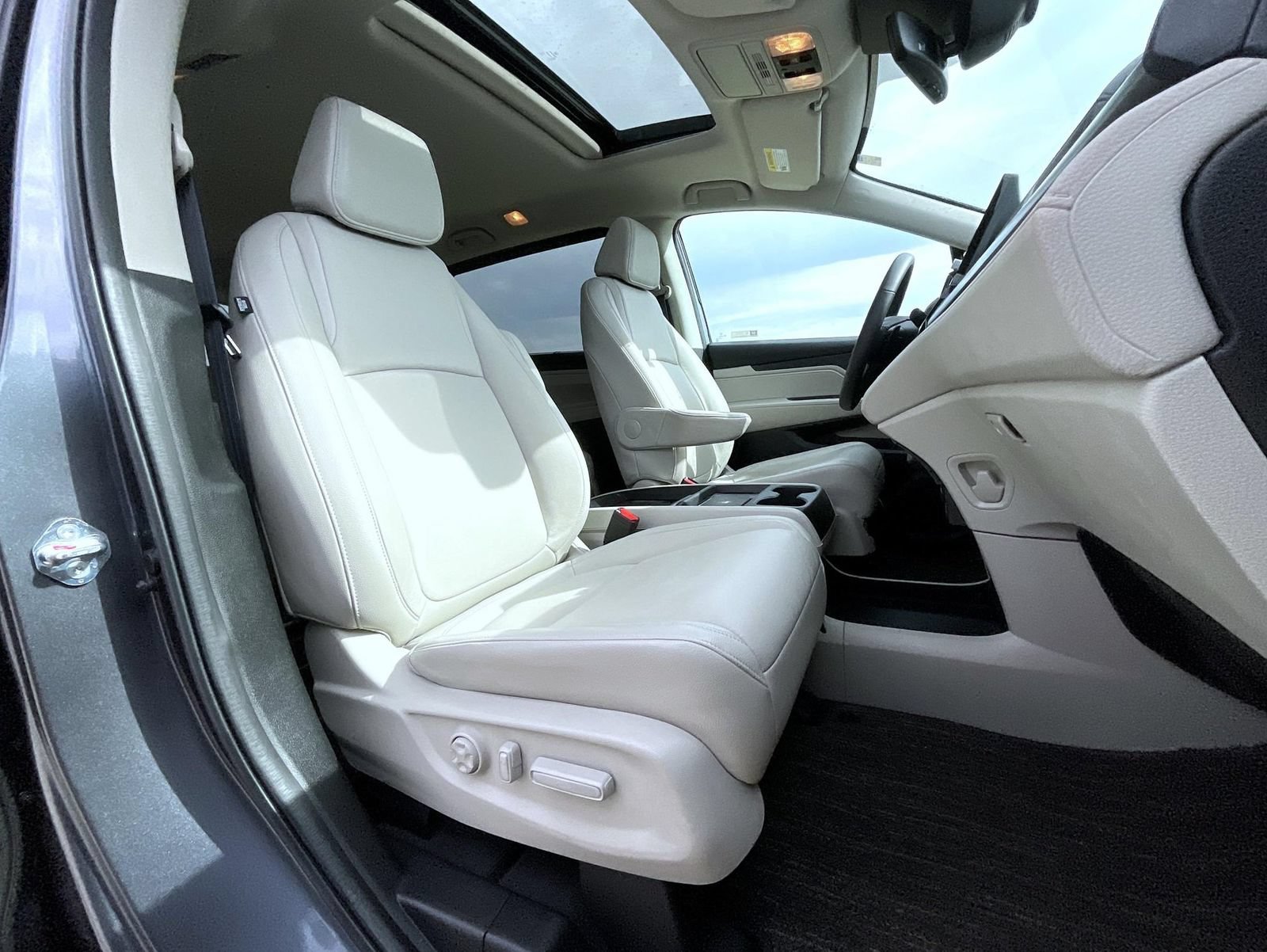 Used 2025 Honda Odyssey EX-L image 16