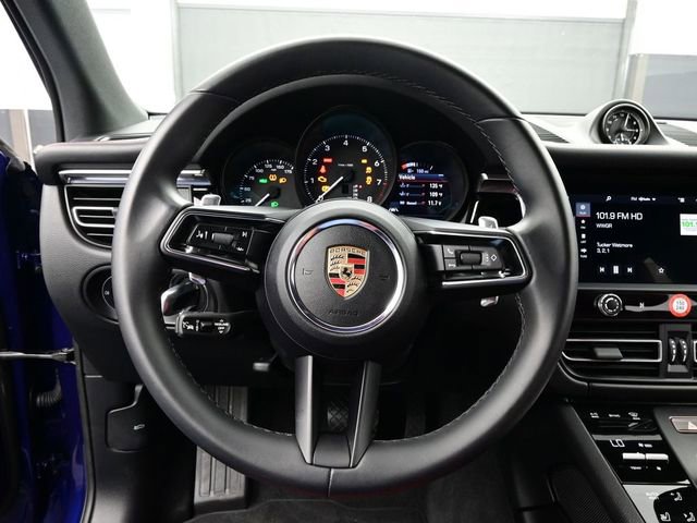 Certified 2025 Porsche Macan image 8
