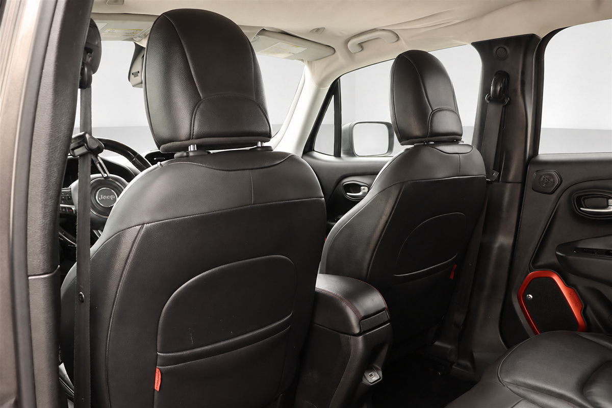 Used 2018 Jeep Renegade Trailhawk AWD/4WD image 15