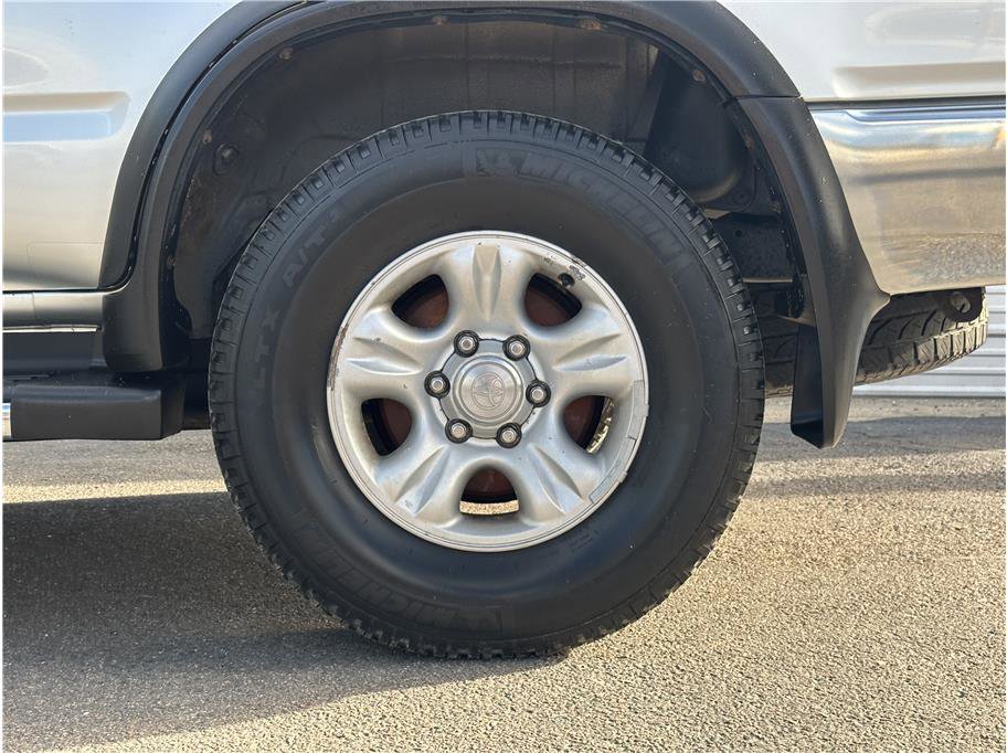 Used 2000 Toyota 4Runner SR5 image 24