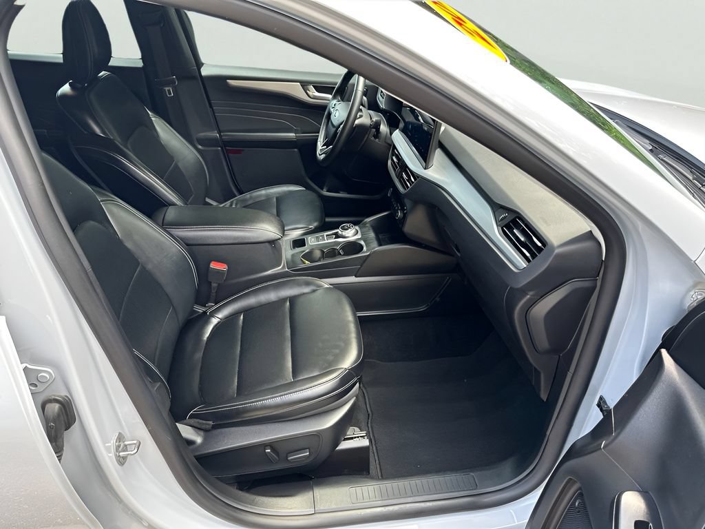 Used 2025 Ford Escape Platinum AWD/4WD image 14