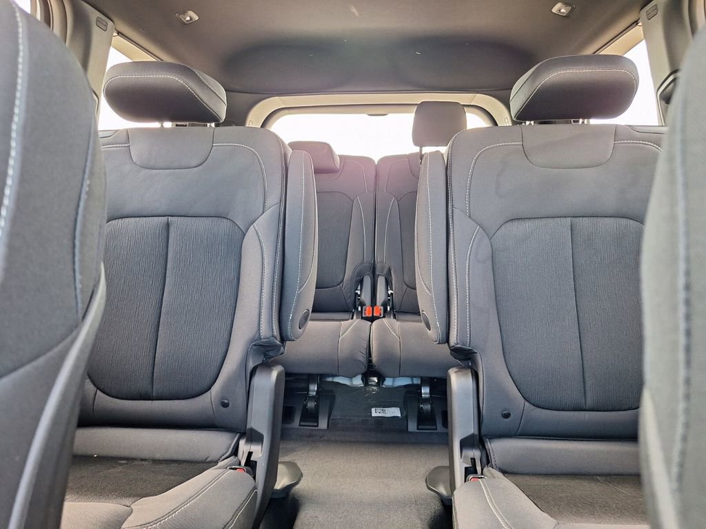 New 2025 Jeep Grand Cherokee L Laredo image 16