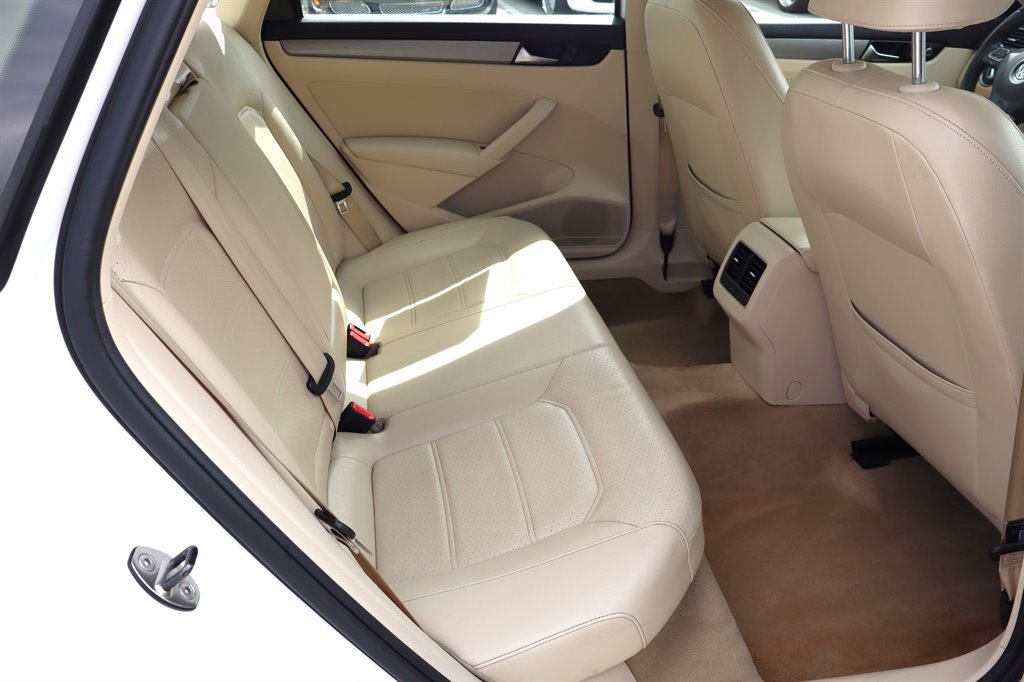 Used 2014 Volkswagen Passat TDI SE FWD image 20
