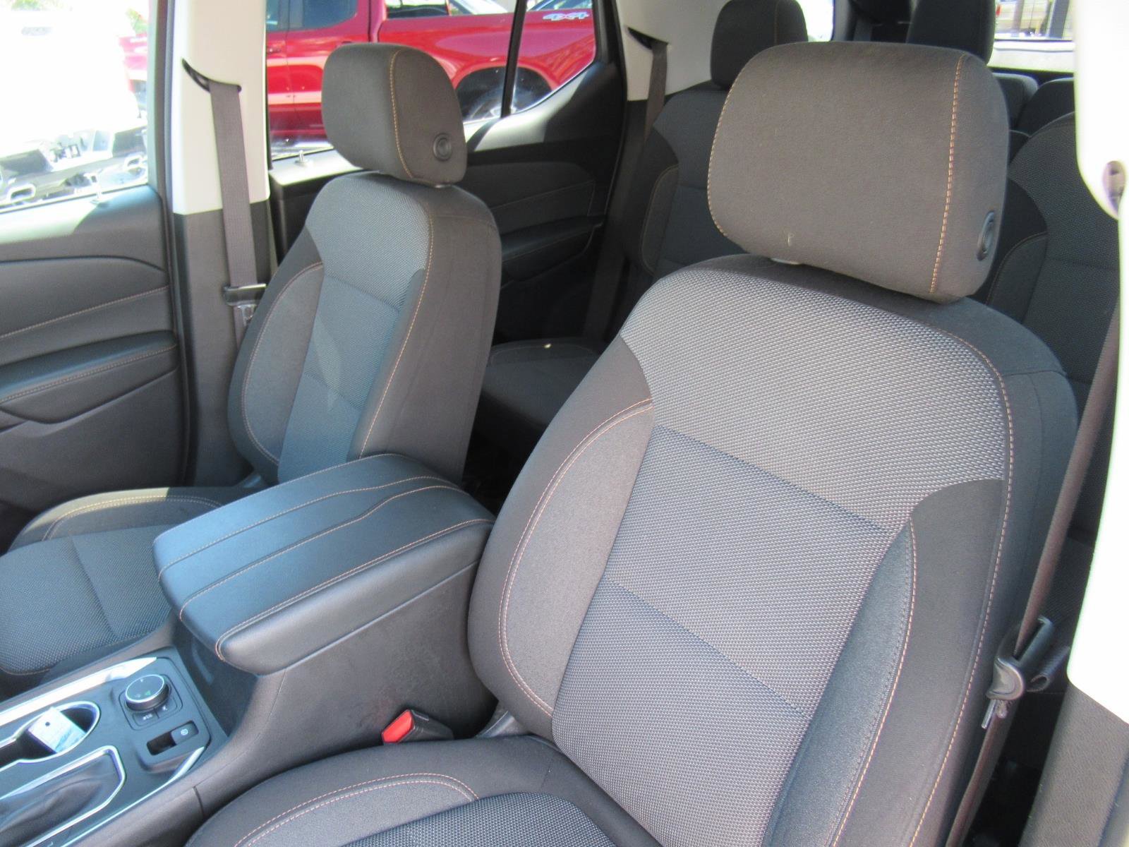 Used 2021 Chevrolet Traverse LT FWD image 18