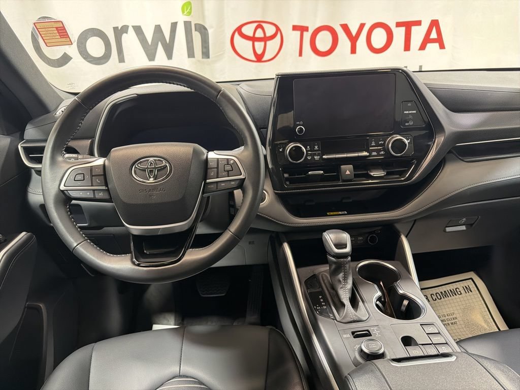 Used 2025 Toyota Highlander XSE AWD/4WD image 21