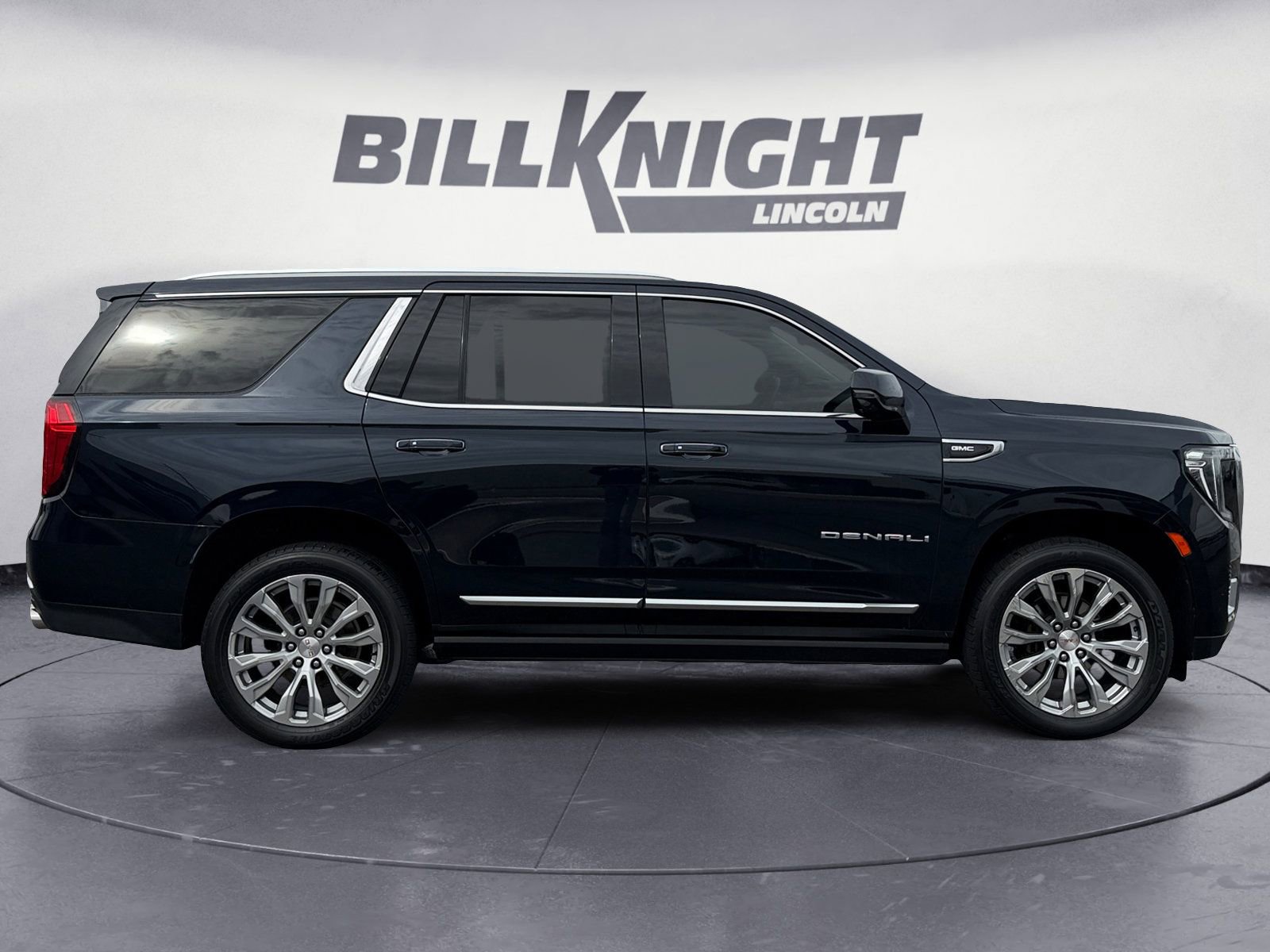 Used 2021 GMC Yukon Denali w/ Denali Premium Package image 6