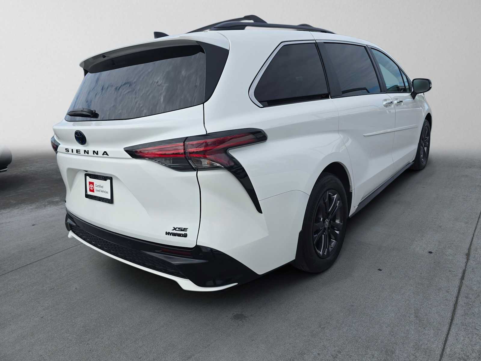 Used 2024 Toyota Sienna XSE w/ XSE Premium Package AWD/4WD image 3