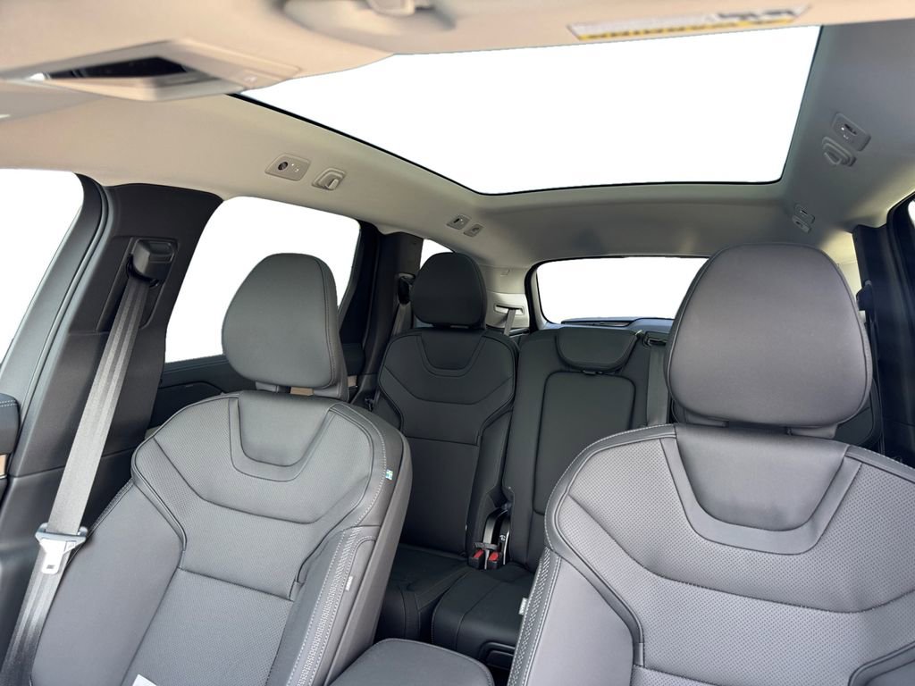 New 2026 Volvo EX90 Plus AWD/4WD image 23