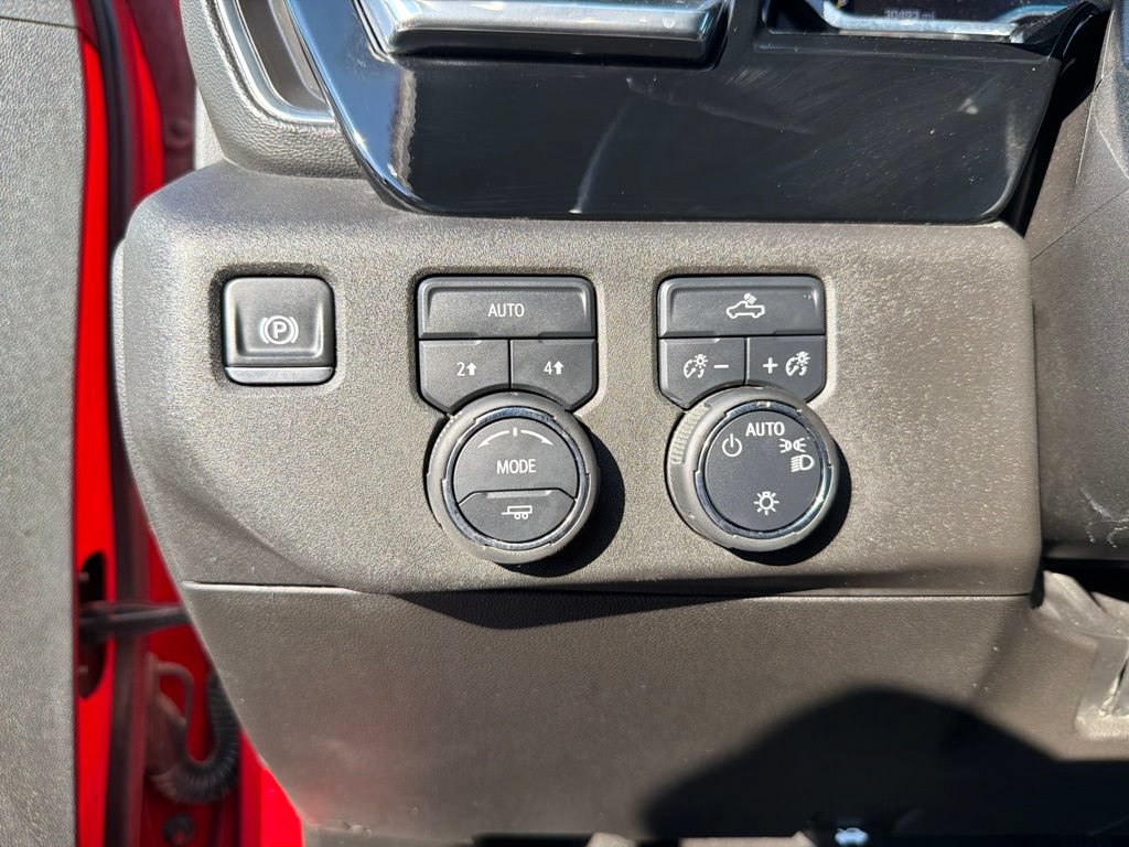 Used 2025 Chevrolet Silverado 1500 LT AWD/4WD image 14