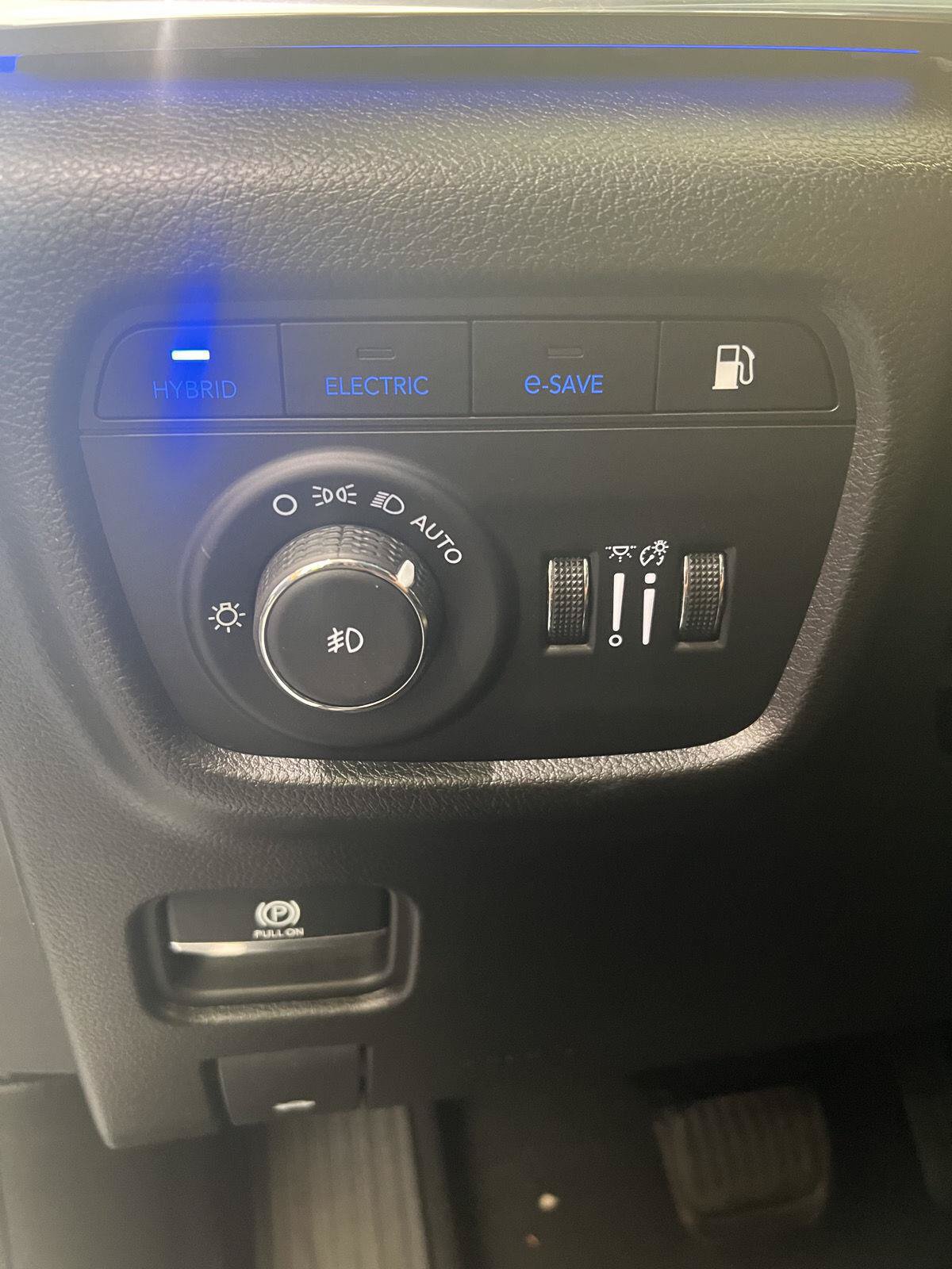 Used 2024 Jeep Grand Cherokee Overland w/ Luxury Tech Group IV AWD/4WD image 32