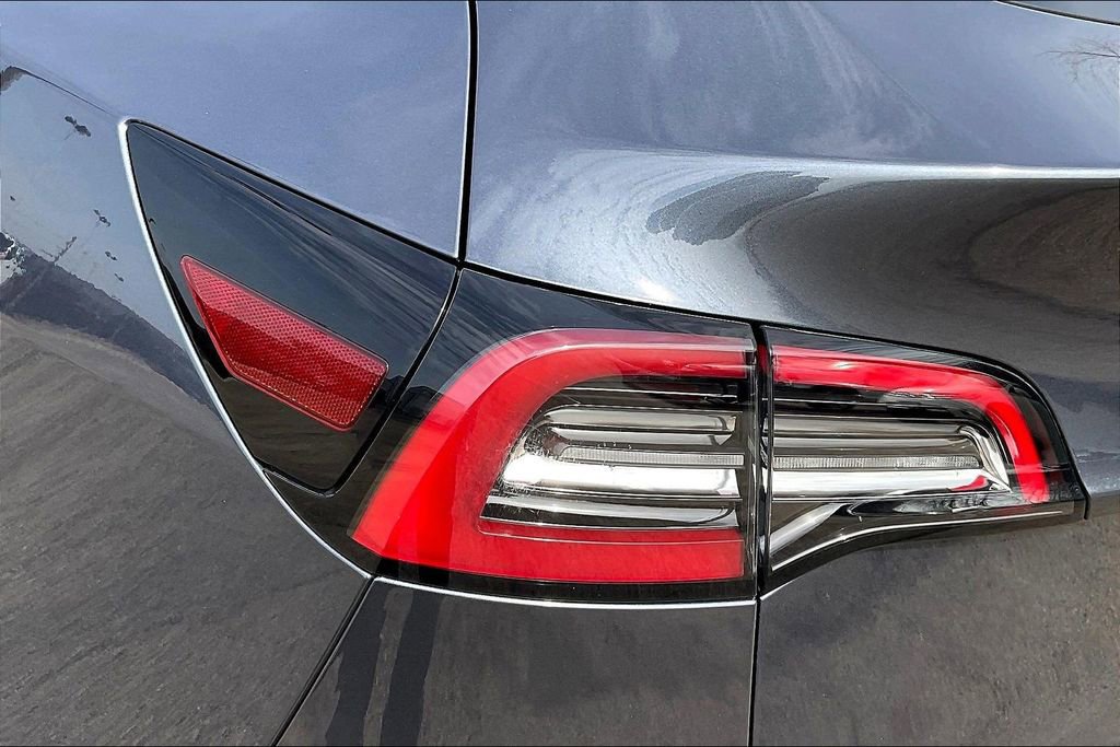 Used 2021 Tesla Model Y Long Range image 22