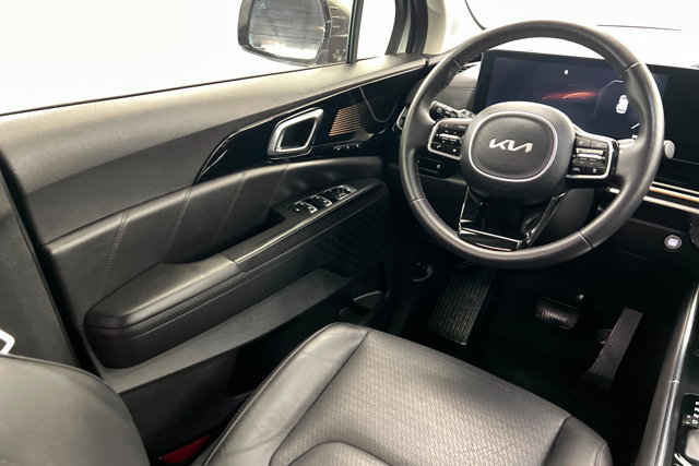 Used 2025 Kia Carnival SX Prestige FWD image 11