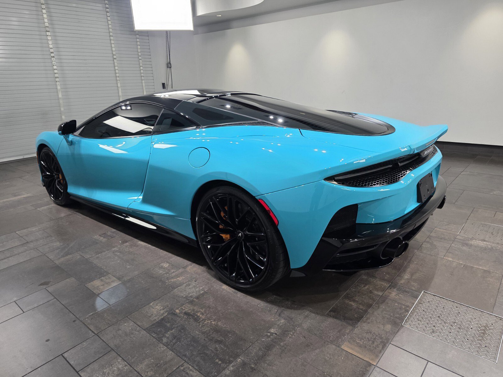 Used 2023 McLaren GT RWD image 4
