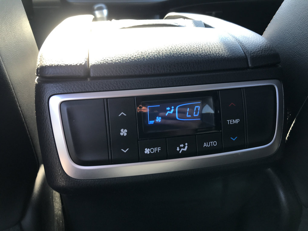 Used 2019 Toyota Highlander XLE AWD/4WD image 28