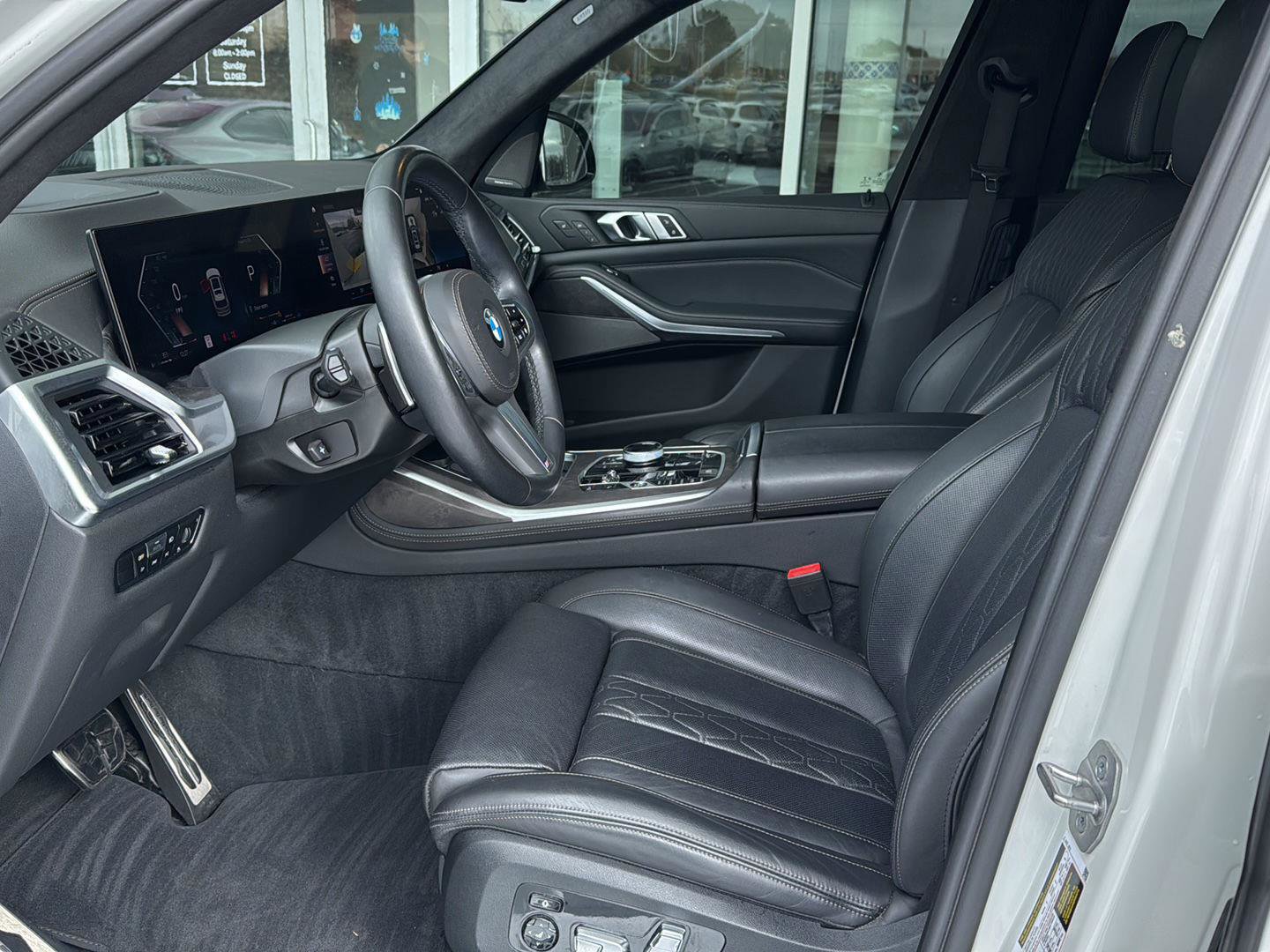 Used 2023 BMW X7 xDrive40i w/ Executive Package image 8