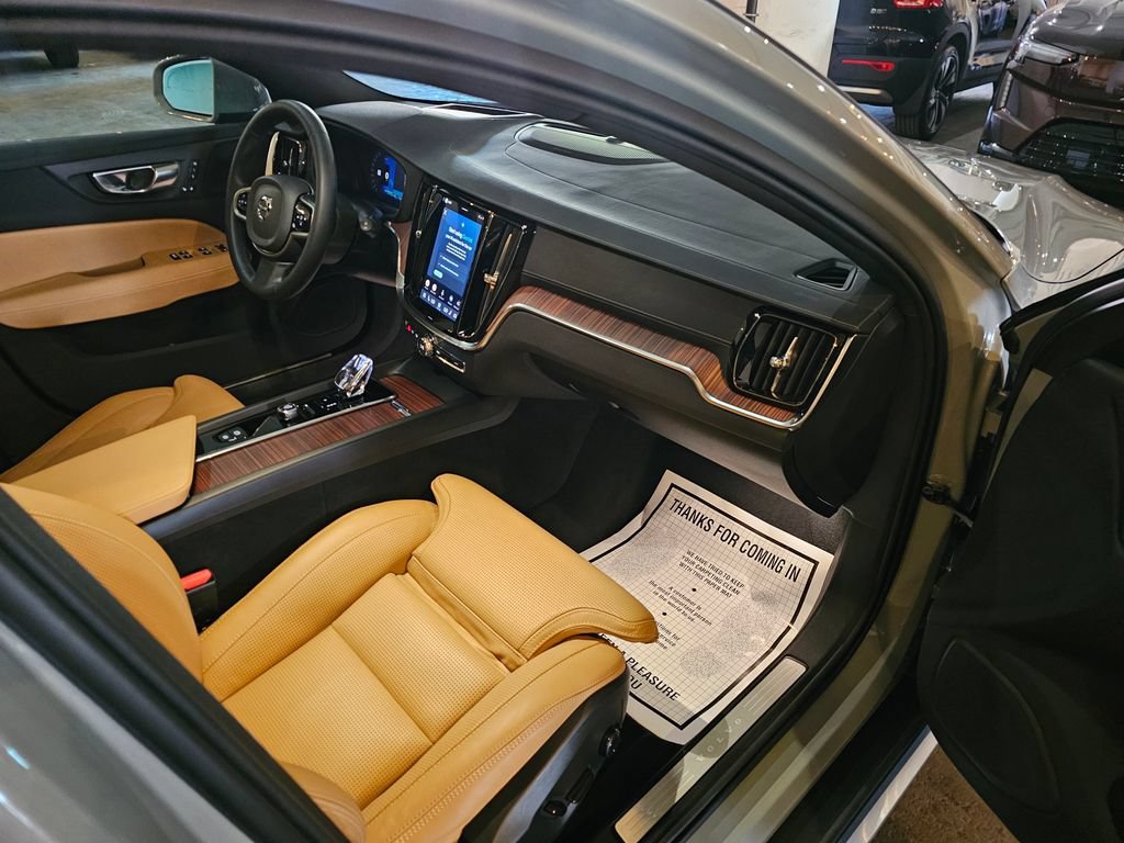 Certified 2025 Volvo V60 B5 Cross Country Ultra AWD/4WD image 10