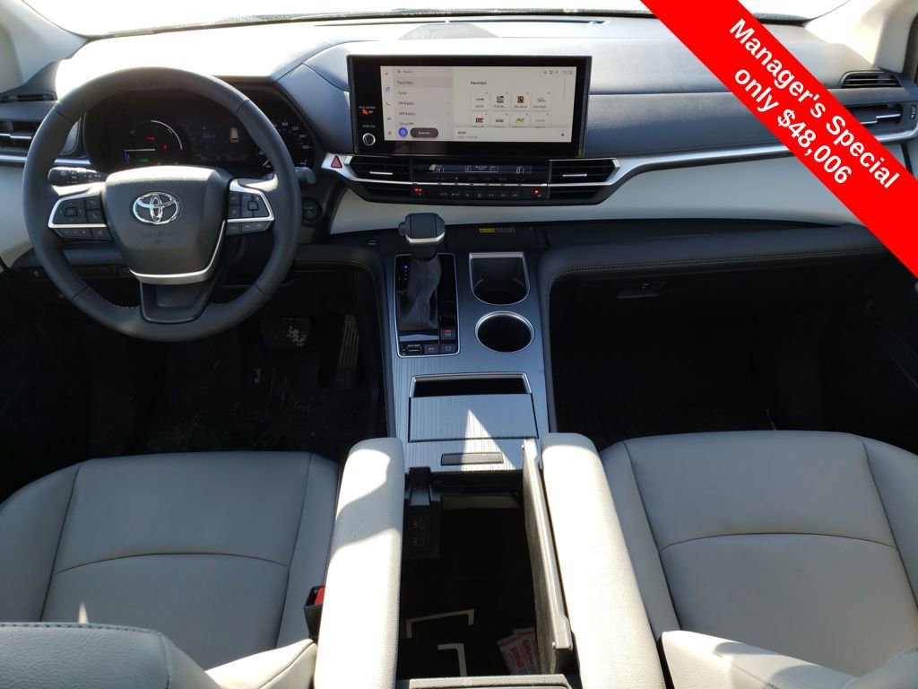 Used 2025 Toyota Sienna XLE image 12