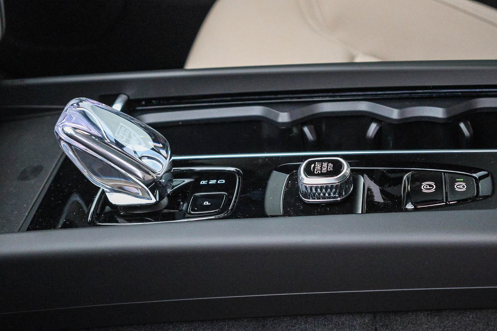 New 2026 Volvo XC60 B5 Core w/ Climate Package image 29