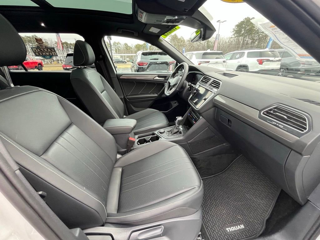 Used 2024 Volkswagen Tiguan SE R-Line image 16