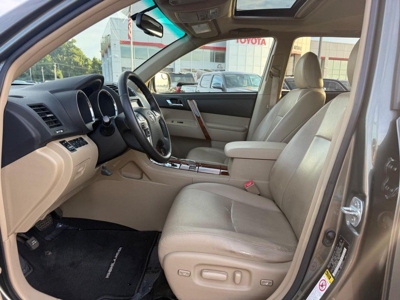 Used 2012 Toyota Highlander Limited w/ Tow Pkg AWD/4WD image 9
