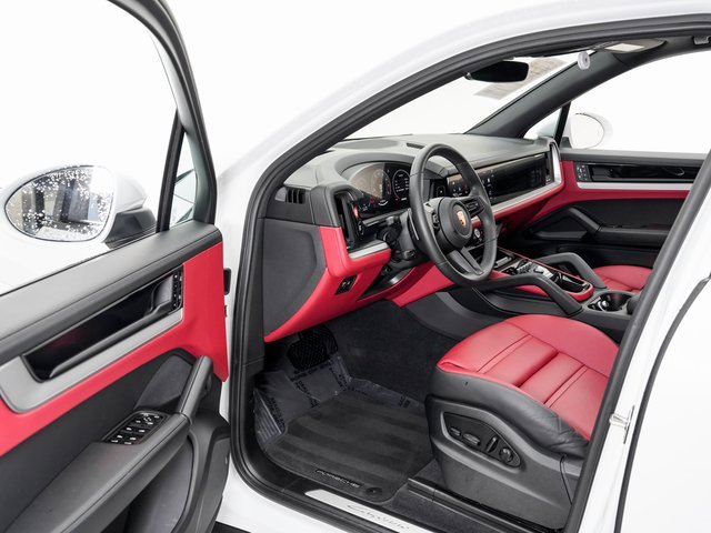 Used 2025 Porsche Cayenne image 7